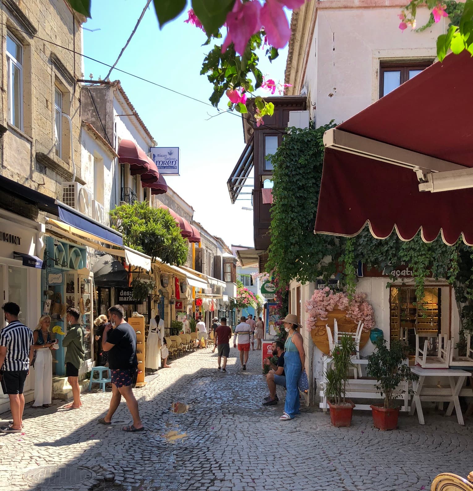 İzmir'de Nerede Kalınır? Semt Semt Konaklama Rehberi