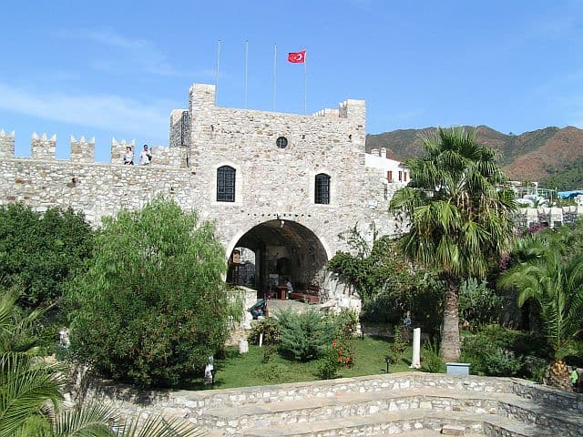 Marmaris'te Gezilecek Yerler: Marina, Koylar ve Kale