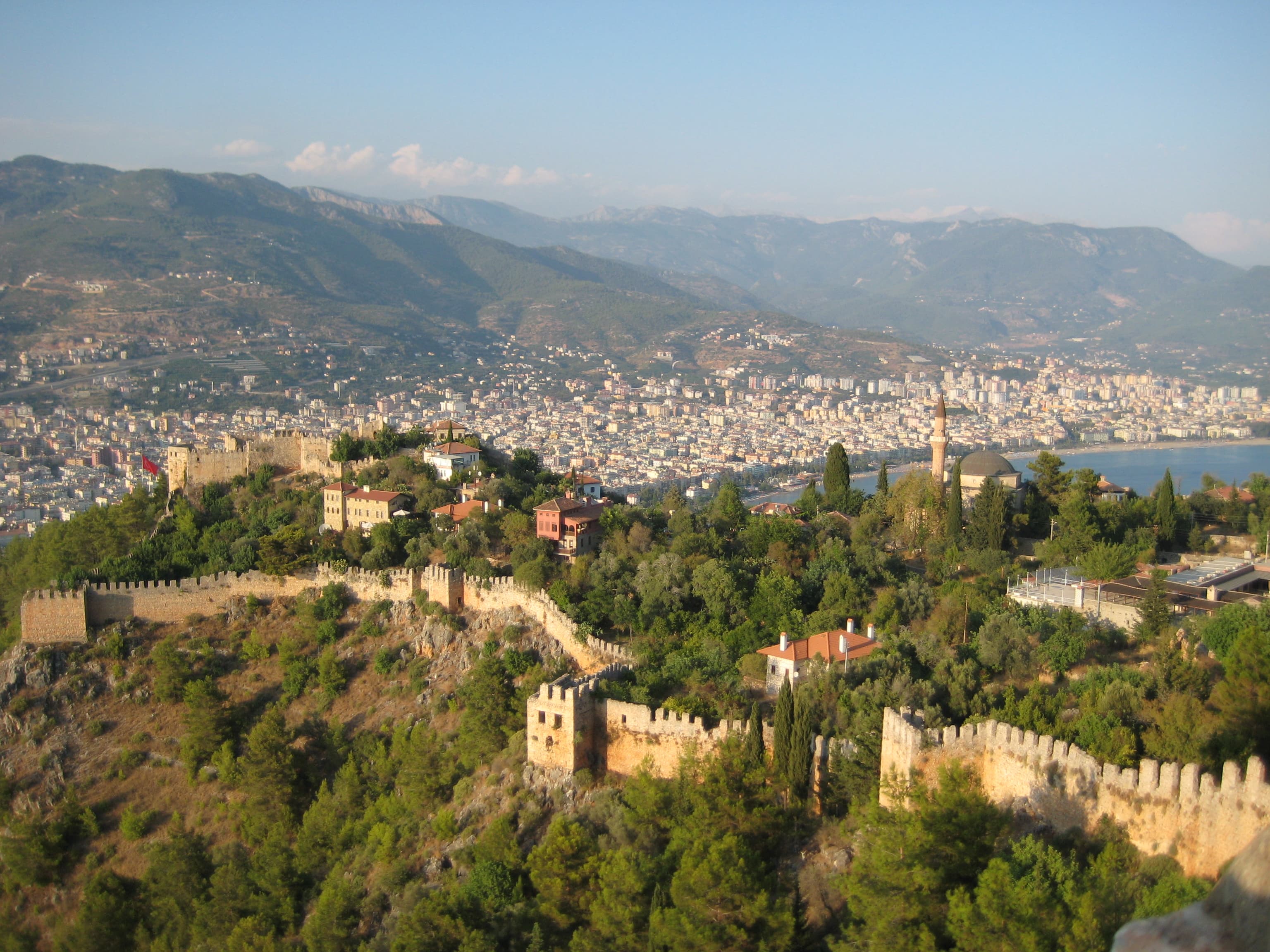 Alanya'da Nerede Kalınır? Merkez, Kleopatra ve Mahmutlar