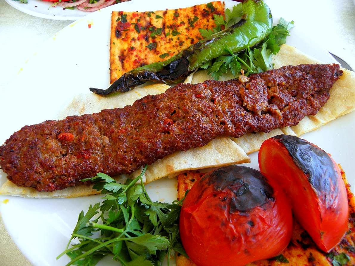 Adana'da Ne Yenir? Kebaptan Bici Biciye Lezzet Rehberi