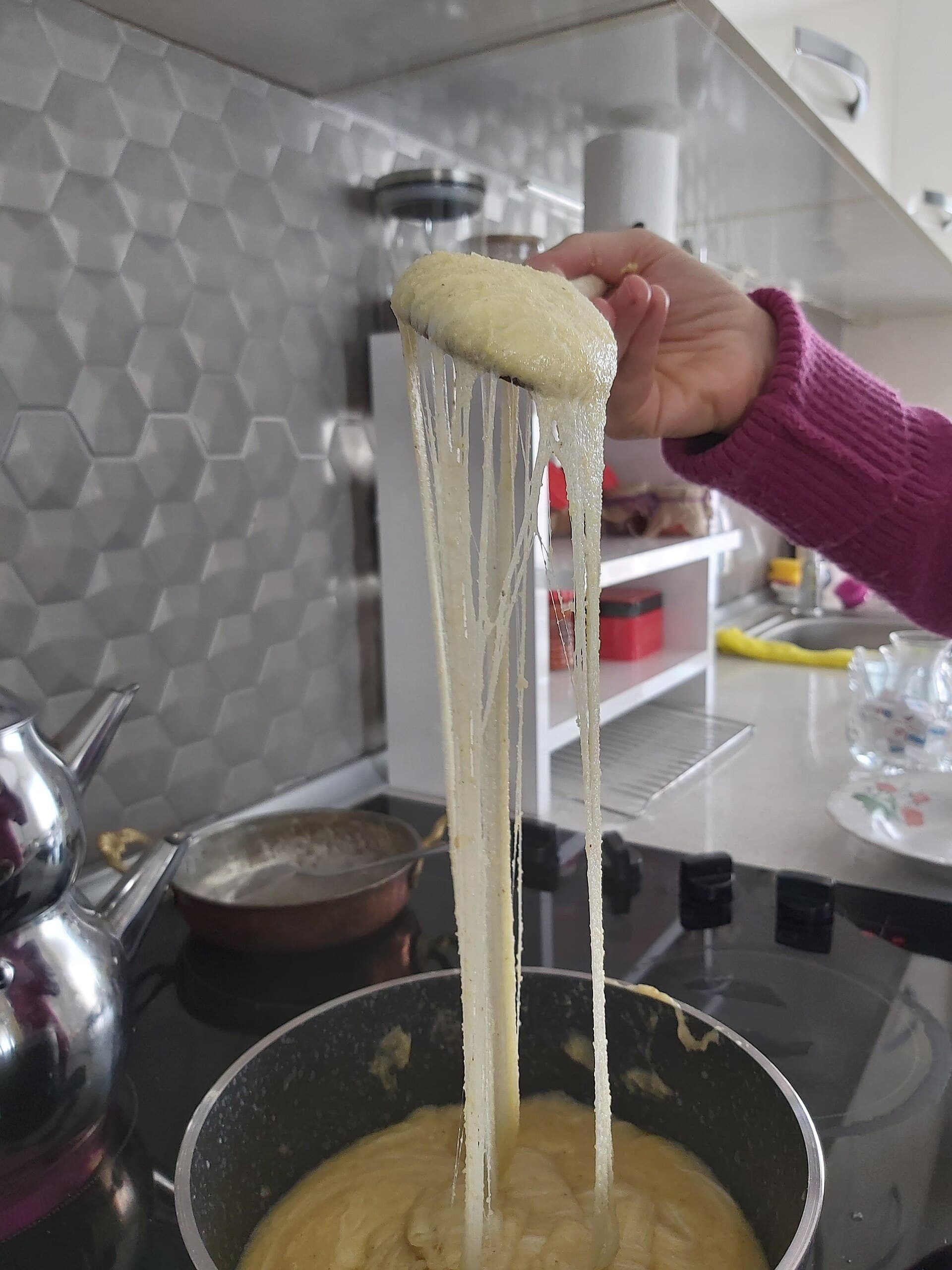 Tereyağı ve mısır unuyla yapılan kuymak