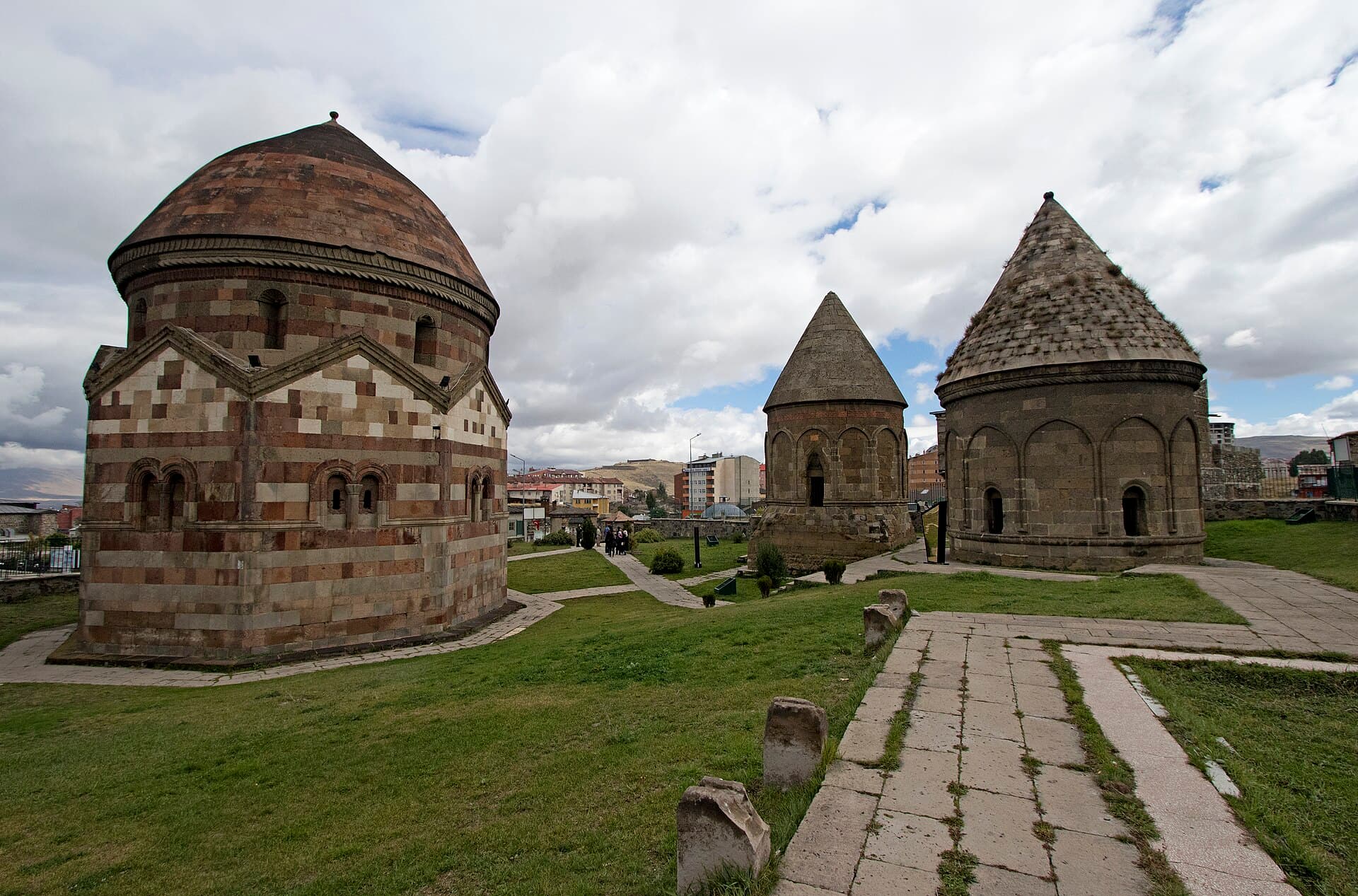 Üç Kümbetler