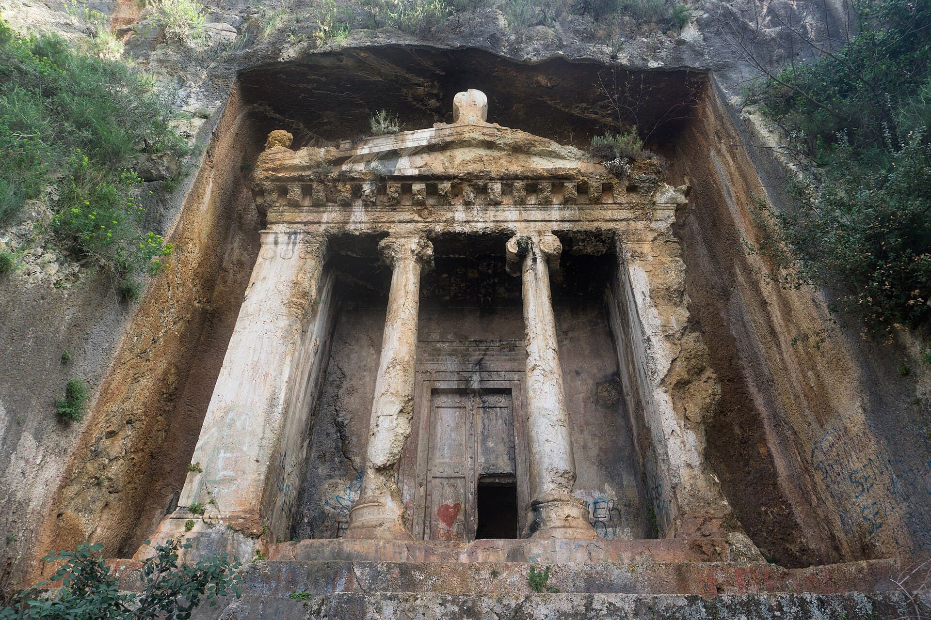 Amintas Kaya Mezarı